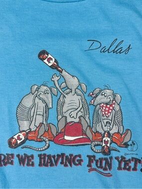 Vintage Dallas Texas T-Shirt Size Large Fits Slim Armadillo Animal Tee Anvil